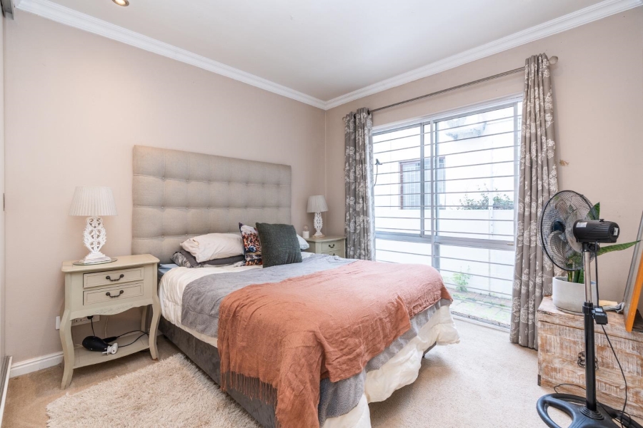 6 Bedroom Property for Sale in Vredehoek Western Cape